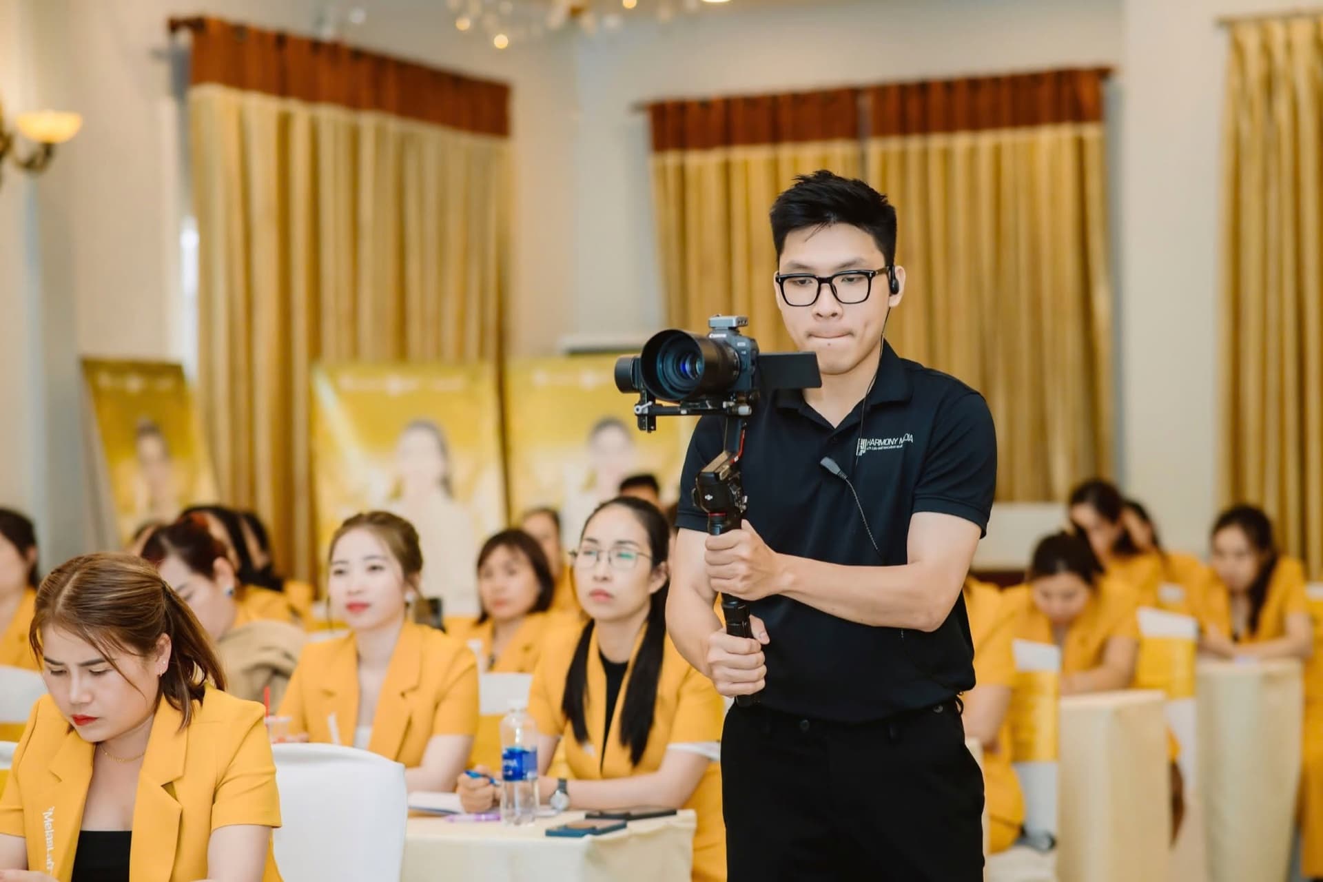 Nguyễn Minh Phương trực tiếp vận hành máy quay trong một chương trình